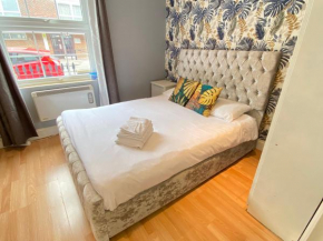 Impeccable 2-Bed Apartment in Central London